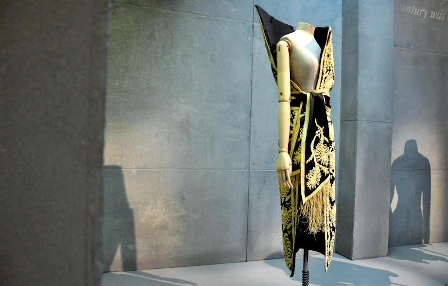 exhibition-exposition-lee-alexander-mcqueen-savage-beauty-london-londres-victoria-and-albert-museum-2015-preview-copyright-pic-julie-formally-informal.com